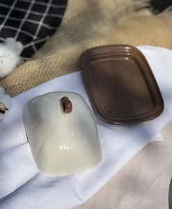 Recipiente para Mantequilla Artesanal con Tapa con Anillo de Elevación, Bandeja Compacta para Servir, Acabado Liso y Elegante, Porta Mantequilla para Mesa de Cocina - Product Image 2