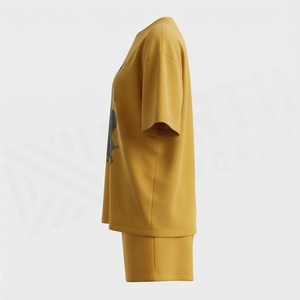 Conjunto de 2 Piezas para Mujer, Camiseta Amarilla de Manga Corta y Pantalones Cortos, Corte Holgado Informal, Cuello Redondo, Estampado Pintado a Mano, Ropa de Primavera/Verano - Product Image 3