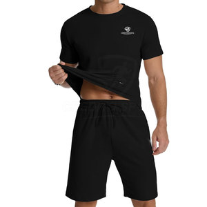 Conjunto de pantalones cortos y camiseta para hombre de corte moderno, estilo elegante, transpirable y cómodo. - Product Image 4