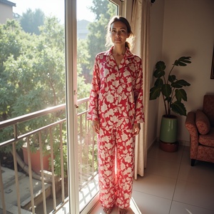 Chemise à manches longues avec pantalon élastique Whispered Roselight et Velvet Tranquility in Artisan Harmony - Product Image 5