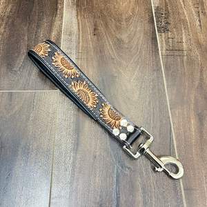 Nouveau style personnalisé de laisse pour chien en cuir véritable usiné à la main, support solide de conception de tournesol, produits décoratifs pour animaux de compagnie pour unisexe - Product Image 4