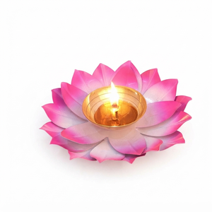 Lampe à huile flottante artisanale en métal rose en forme de lotus, article traditionnel indien pour la Pooja, décoration de maison pour les fêtes, article de fournisseur en gros - Product Image 1