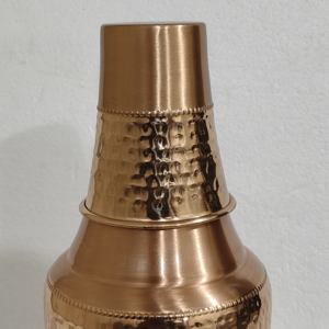 โถข้างเตียงทองแดงแท้ การออกแบบที่ได้รับแรงบันดาลใจจากงานตีขึ้นรูป ขวดทองแดงคุณภาพดีที่สุดรุ่นใหม่ล่าสุด ไออีไอ 31 - Product Image 2