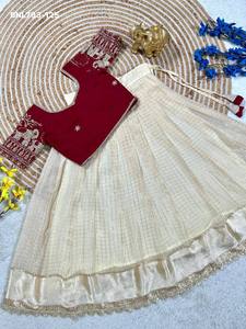 Lehenga acampanado de viscosa pesada con seda y tejido a cuadros, listo para usar, con blusa de manga bordada con motivos animales. Exportador indio. - Product Image 2