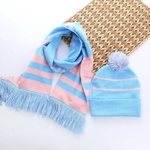 Ensemble bonnet et écharpe d'hiver personnalisés en jacquard acrylique Gamma Phi Delta Sorority – Bonnet tricoté avec symboles et écharpe douillette – Tenue universitaire - Product Image 1