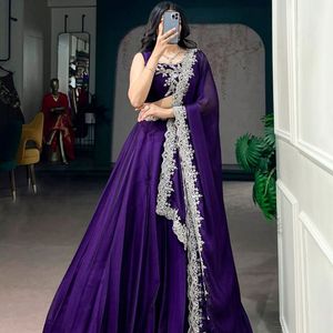 Lehenga brodé en soie Rangoli avec perles tubulaires, paillettes et fils, accompagné d'un chemisier non cousu et d'un dupatta, prix de gros par Royal Export - Product Image 2