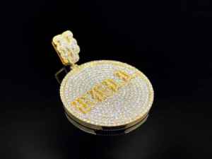 Colgante Infinity Flame con Diamantes Helados Personalizado The Ice Legacy, Plata Tibetana y Baño de Rodio Imitación, Amuleto Hip Hop, Joyería Unisex - Product Image 3