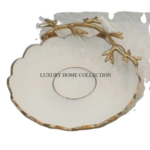 Bols de service décoratifs en métal de finition antique avec des formes inhabituelles et une qualité supérieure pour les collectionneurs et les décorateurs - Product Image 1