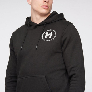 Eleva tu Estilo Invernal con Nuestra Sudadera con Capucha de Algodón Negro Premium con Logotipo Personalizado y Función de Secado Rápido para un Look Moderno y Profesional - Product Image 4