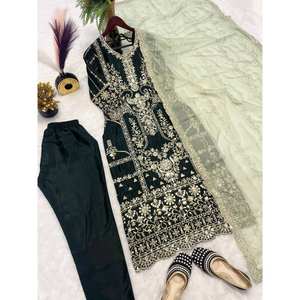 Beau costume pour femme avec broderie lourde et travail de séquence de codage - Product Image 3