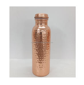 Botella de agua de cobre de calidad premium para una ingesta regular de agua que apoya el equilibrio digestivo y el bienestar natural. - Product Image 4