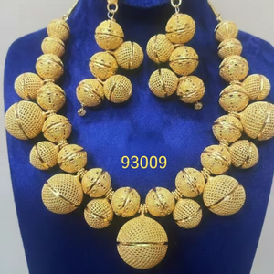 Collier Pendentif Filigrane Certifié Tendance Mariage Mariée Motif Floral en Alliage Plaqué Or 24 carats avec Zircon de Luxe MOLL JEWELLERS - Product Image 1