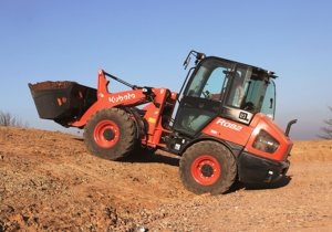 Cargadora de ruedas Kubota R070 con cucharón de 850L y horquillas para palets, minicargadora articulada en venta a precio mayorista. - Product Image 2