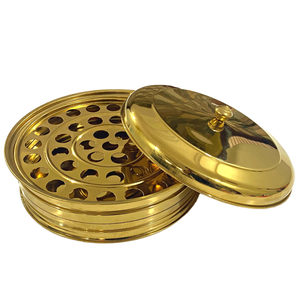 Plateau unique pour la communion HOLLY avec un ensemble de 40 coupelles, finition dorée revêtue de PVD - Product Image 4