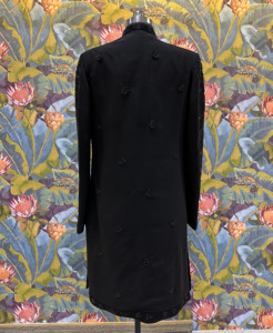 Sherwani de Tela TR Lachka Negro Marfil con Bordado de Diamantes en Forma de Rejilla, Borde Arqueado Herencia y Adornos de Cuentas Plateadas - Product Image 4
