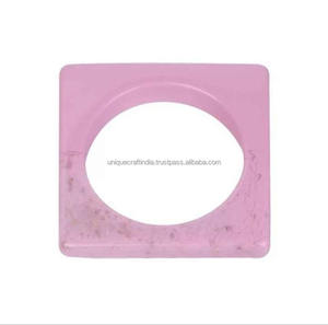 Bracelets en résine faits à la main de style vintage pour femmes, vente en gros en provenance d'Inde, nouvelle collection pour la Saint-Valentin et les tenues de mariage - Product Image 1