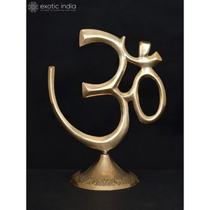 Escultura Om (Aum) de latón hecha a mano de 6 pulgadas, elegante y tradicional para decoración del hogar, templos hechos en la India para celebraciones de cumpleaños - Product Image 2