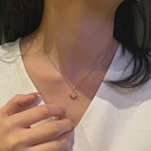 Colgante Solitario de Diamante de Corte Princesa y Redondo de 1.00CT Hecho a Mano, Cultivado en Laboratorio, Oro Sólido de 14K, para Regalo Nupcial o Fiestas de Boda - Product Image 3