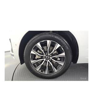 Volvo XC60 B5 Ultimate 2023 con Volante a la Izquierda, Caja de Cambios Automática, Asientos de Cuero, Cámara Trasera - 29,289 km - Product Image 5