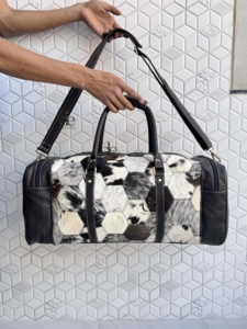 Sac de voyage en cuir véritable à poils, sac de créateur unique fait main, sac de voyage unisexe multi-usages, grand sac de sport - Product Image 1