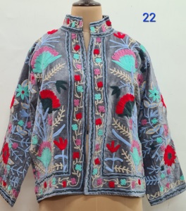 Veste en velours brodée Suzani en coton, faite à la main, de luxe, taille unique, modeste, unisexe, style ouzbek, dernière tendance britannique - Product Image 5
