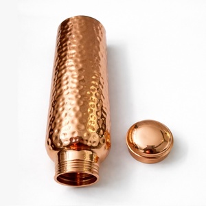 Bouteille en métal durable pour la maison et le yoga, bouteille d'eau artisanale en cuivre - Product Image 6