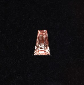 Diamantes de Laboratorio con Certificación IGI, Corte Baguette Cónico, Color Rosa Fantasía, Claridad VVS1, OM GEMS Premium, Los Más Vendidos - Product Image 1