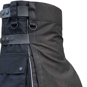 Kilt hybride noir pour femme avec panneaux latéraux et bretelles réglables, coupe classique, en polyester - Product Image 6