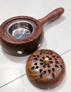 Brûleur d'encens antique en bois avec poignée, encensoir sculpté pour Bakhoor et Oud avec bouton en cristal pour la décoration de la maison et les cadeaux du Ramadan - Product Image 3