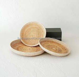 Plateau en rotin tissé à la main Matériau naturel élégant léger et durable Parfait pour servir l'organisation décorative de la maison Écologique - Product Image 1