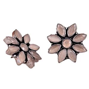 Pendientes de tuerca con engaste floral bohemio de latón chapado en plata antigua para mujer |   Joyería de Aniversario Vintage - Product Image 1