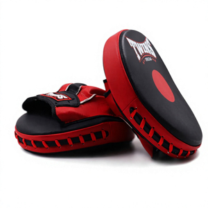 Guantes de Entrenamiento Profesionales Rojos y Negros, Curvos, de Cuero Vacuno de Primera Calidad, Transpirables y que Absorben la Humedad - Product Image 1
