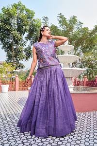 ชุดเลเฮนกาโชลีสีม่วง ปักลายดอกไม้ประดับลูกปัด ชุดเดรสแขนกุด ชุดอินเดียแบบดั้งเดิม สำหรับงานปาร์ตี้ - Product Image 5