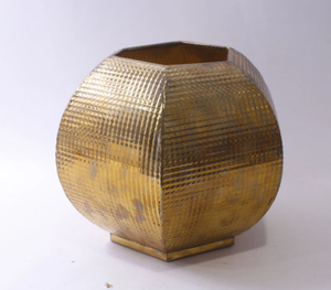Jarrón hexagonal de latón art déco hecho a mano, macetero geométrico texturizado dorado, jarrón de mesa dorado y níquel, jarrón de mesa de aluminio dorado - Product Image 4