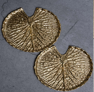 Posavasos de latón con textura de hongo, detalles lineales orgánicos y un brillo dorado, disponibles a precios de mayorista. - Product Image 5