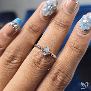Anillo de Compromiso Solitario Petite Pear con Diamante Cultivado en Laboratorio de 0.50 CT Certificado por IGI, con Corte en Espiral en Oro Sólido de 10K para Aniversario - Product Image 4