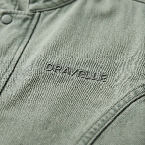 เสื้อแจ็คเก็ตเดนิมสีเขียวเซจสำหรับผู้ชายแบบสั่งทำ ผู้ผลิตขายส่ง OEM ปักลาย คอตั้ง สไตล์วินเทจ ผ้าแคนวาส บอมเบอร์ เสื้อคลุม - Product Image 6
