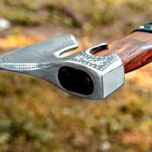 Hacha de Bushcraft Forjada a Mano de Alta Calidad, Cabeza de Acero al Carbono, Hacha Vikinga con Madera de Fresno, Regalo Perfecto para Padres y Padrinos de Boda - Product Image 3
