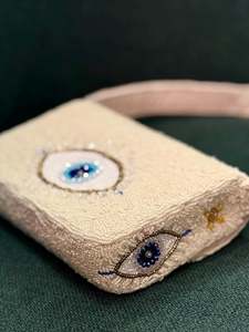 Bolso de Mano Bordado a Mano en Algodón, Forma Rectangular con Diseño de Ojo, Arte Textil Coleccionable - Product Image 2