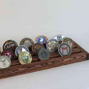 Expositor de Madera para Monedas Coleccionables con Diseño Floral - Product Image 1