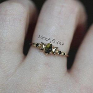 Bague de luxe en Moldavite de qualité A |   Moldavite certifiée Chlum République tchèque |   Argent sterling 925 plaqué or avec pierres précieuses naturelles - Product Image 3