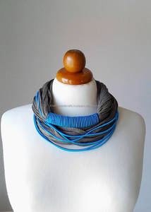 Collier de perles de verre brodées artisanales Bijoux faits à la main sophistiqués pour des tenues modernes, traditionnelles et de fusion - Product Image 5