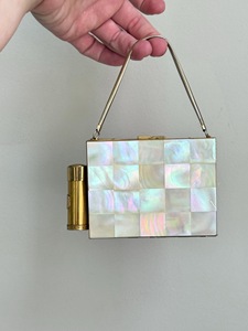 Bolso de Hombro Tipo Clutch a Cuadros Personalizado con Serigrafía y Cadena, Hecho a Mano por ILAHI, para Uso Diario y Bodas - Product Image 1