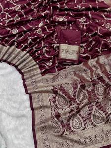 เสื้อคลุมสวมใส่สบายสำหรับทุกวัน ชุดพื้นเมือง ผ้าไหมซาตินบานาราซีเนื้อนุ่มแบบดั้งเดิม พร้อมลายปักดิ้นทองทั่วผืน - Product Image 3
