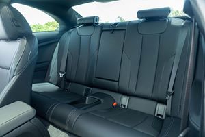 Excelente Auto Usado BMW M240i Coupé 2024, Listo para Envío a Todo el Mundo - Product Image 5