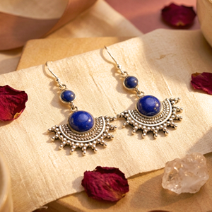 Pendientes de Lapislázuli en Plata de Ley 925, Gema Azul Natural, Piedra de Nacimiento de Septiembre, Joyería Étnica Hecha a Mano con Diseño Floral, Regalo - Product Image 1