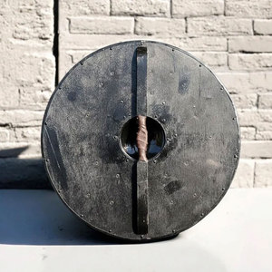 Bouclier en bois de style viking traditionnel, design nordique rond, fait main, pour costume historique et décoration murale - Product Image 2