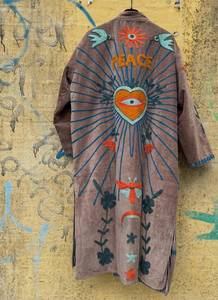 Veste Kimono Longue en Velours Marron Brodé Suzani Fait Main Indien, Style Vintage, Motifs Sacré-Cœur, Mauvais Œil et PAIX, Vente en Gros - Product Image 3