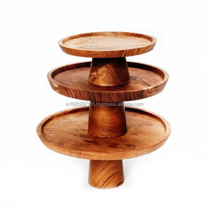 Elegante soporte para tartas de madera artesanal para servir tartas especiales durante bodas, aniversarios y cenas - Product Image 1