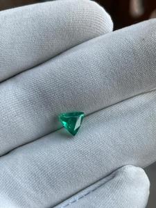 Émeraude naturelle verte, taille trillon, pour la création de bijoux. - Product Image 5